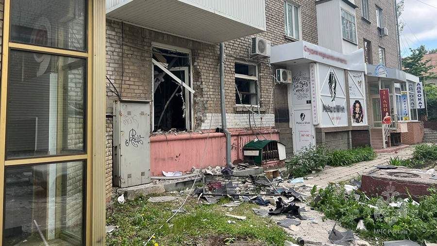 Четверо пострадавших при взрыве в центре Луганска остаются в тяжелом состоянии<br />

