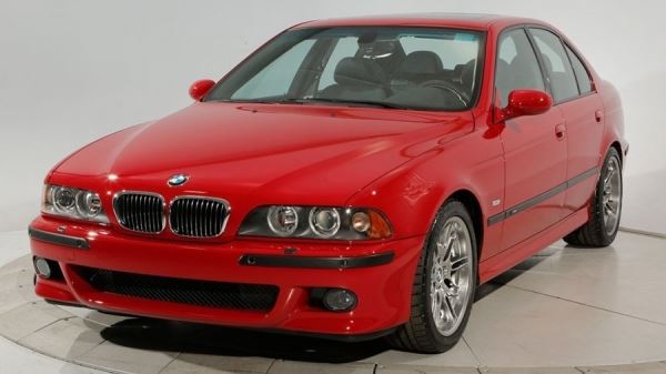 На продажу выставили 20-летний BMW M5 — он сохранился как новый