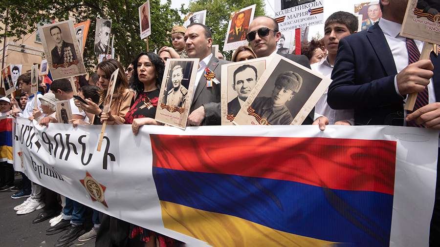 Несколько тысяч человек прошли маршем «Бессмертного полка» в Ереване<br />

