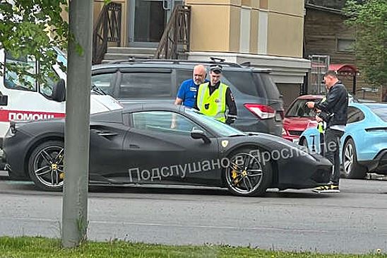 В Ярославле "скорая" врезалась в Ferrari бывшей жены экс-депутата