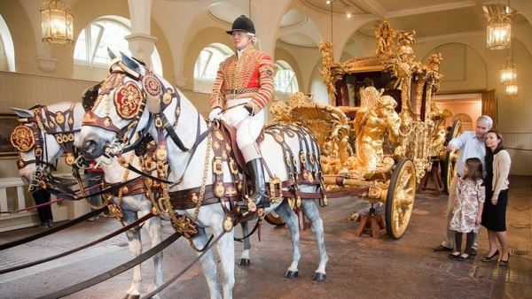 6 необычных фактов о золотой королевской карете Карла III
