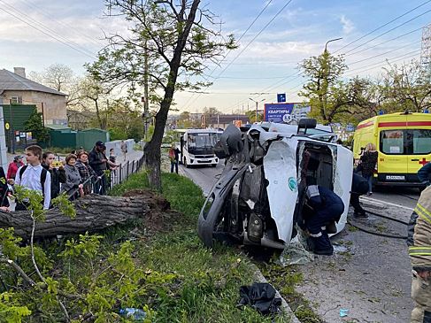 МВД: 15 человек пострадали в ДТП с микроавтобусом в Севастополе